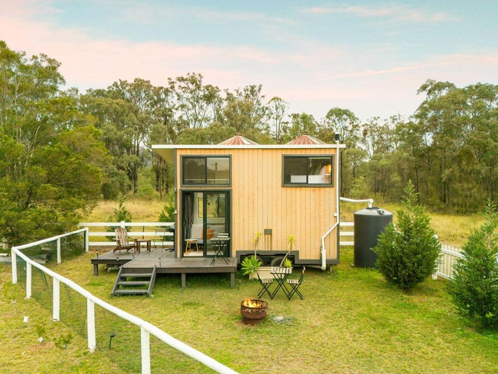 Yellow Rock Views By Tiny Away Villa Broke Buitenkant foto